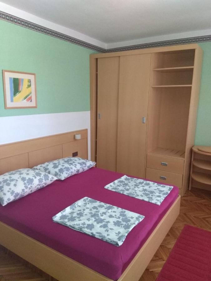 Apartmani Andela I Mladen Debelic 라브 외부 사진
