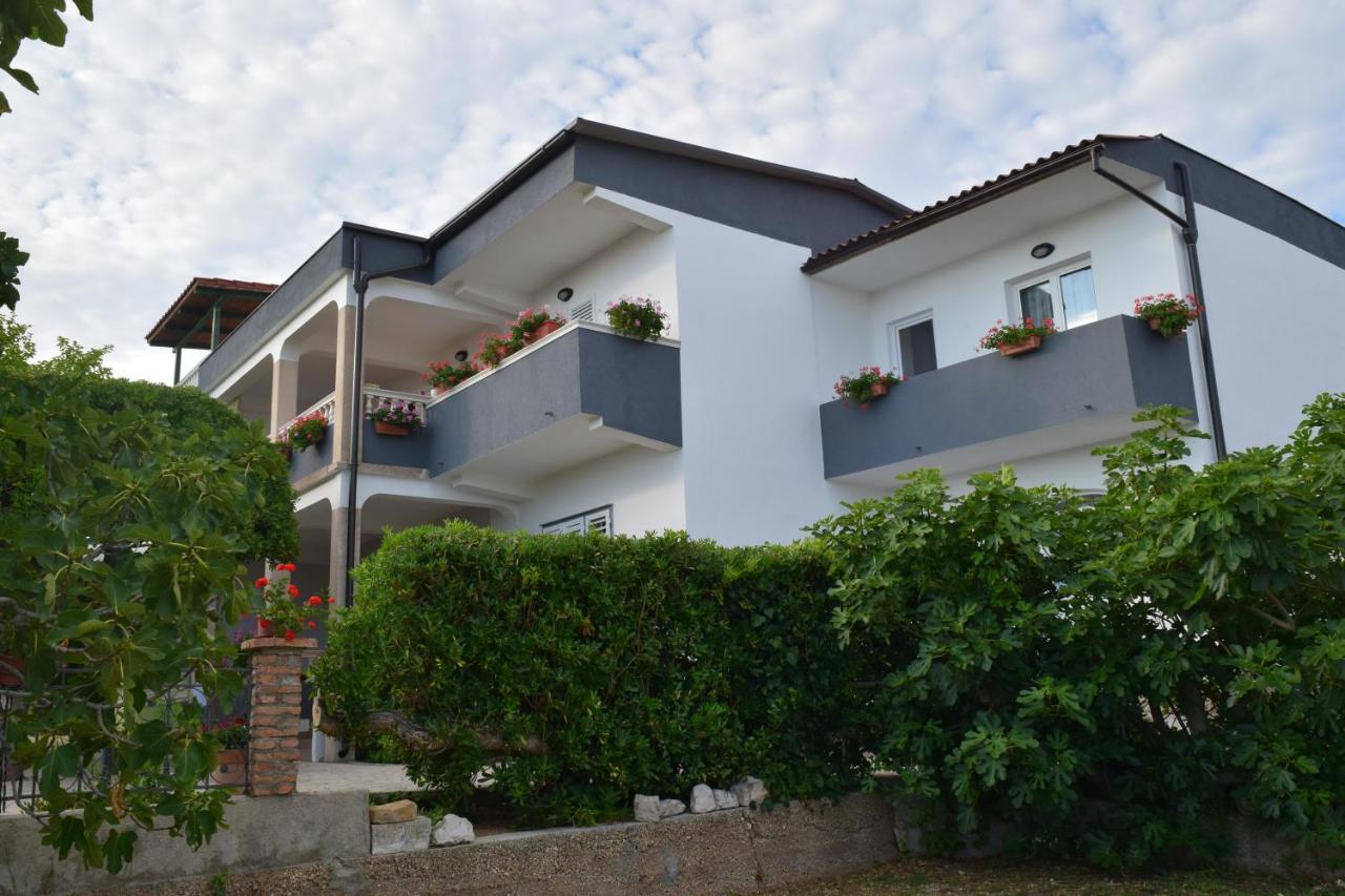 Apartmani Andela I Mladen Debelic 라브 외부 사진