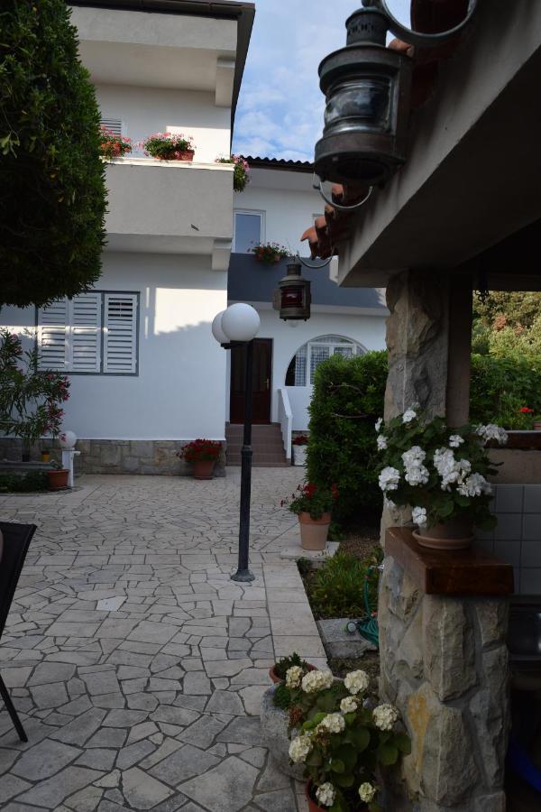 Apartmani Andela I Mladen Debelic 라브 외부 사진