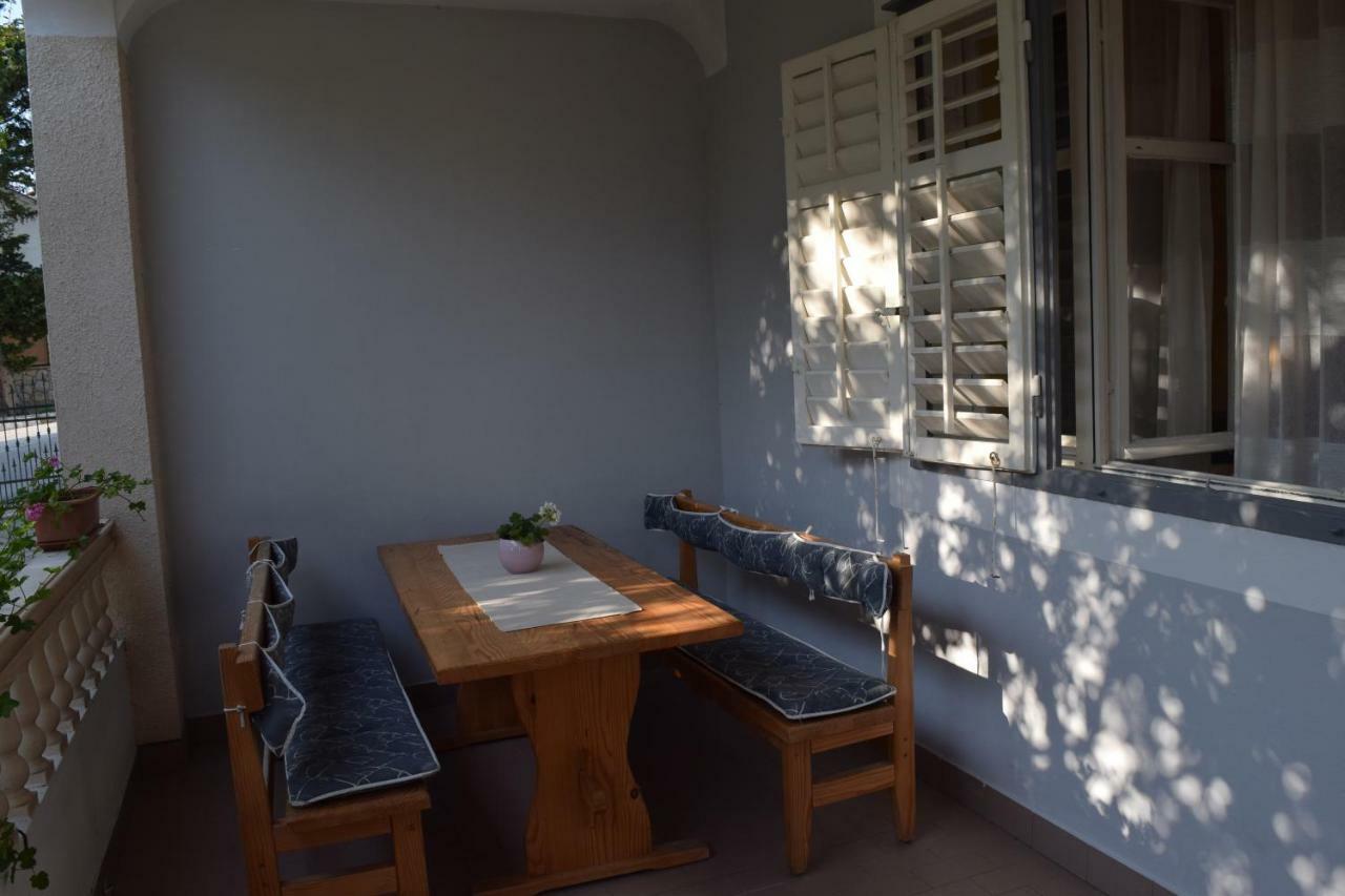 Apartmani Andela I Mladen Debelic 라브 외부 사진