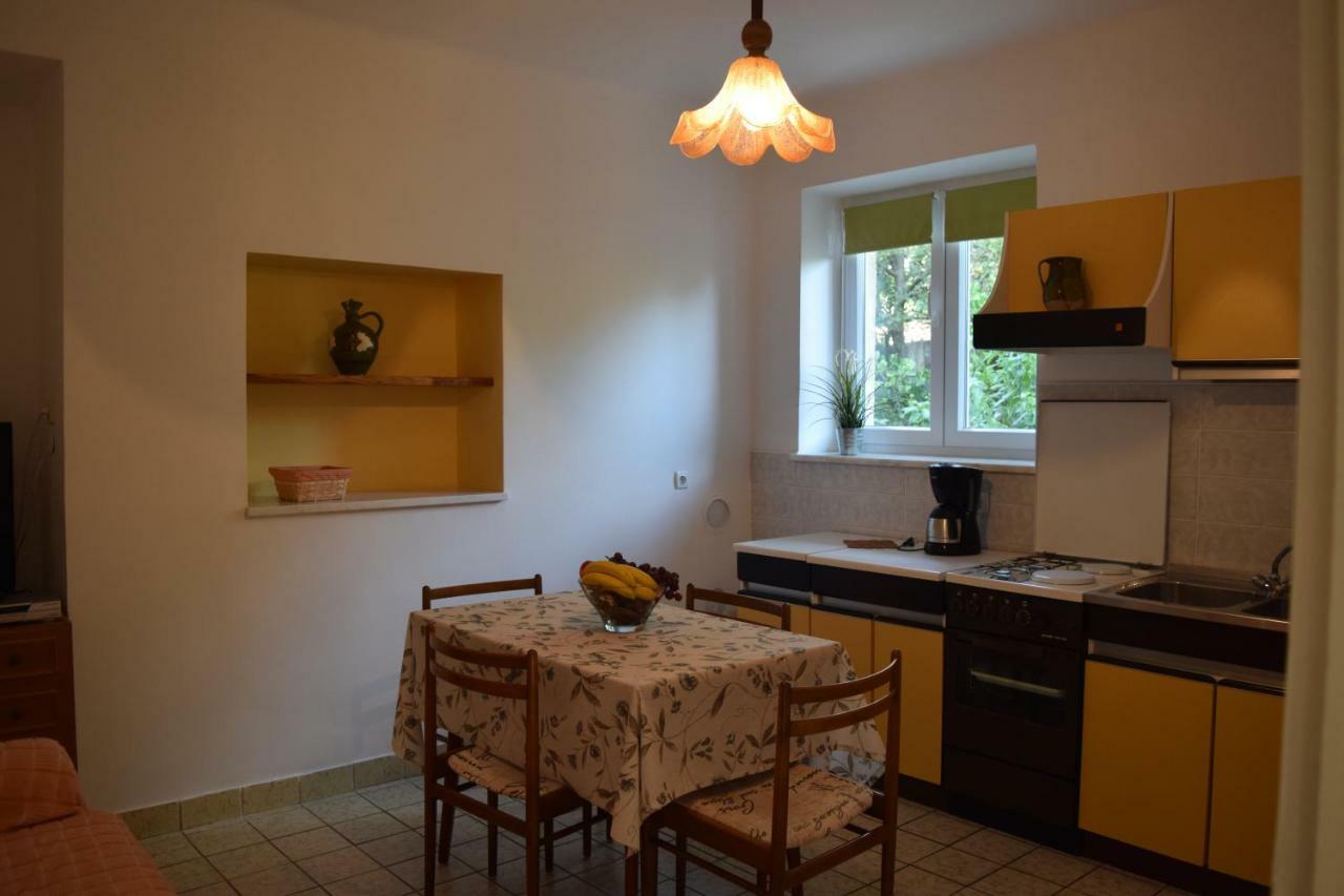 Apartmani Andela I Mladen Debelic 라브 외부 사진