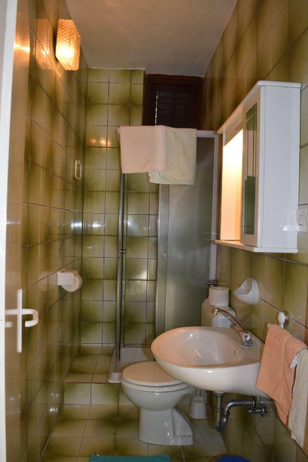 Apartmani Andela I Mladen Debelic 라브 외부 사진