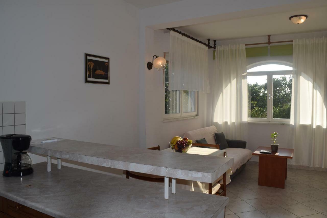 Apartmani Andela I Mladen Debelic 라브 외부 사진