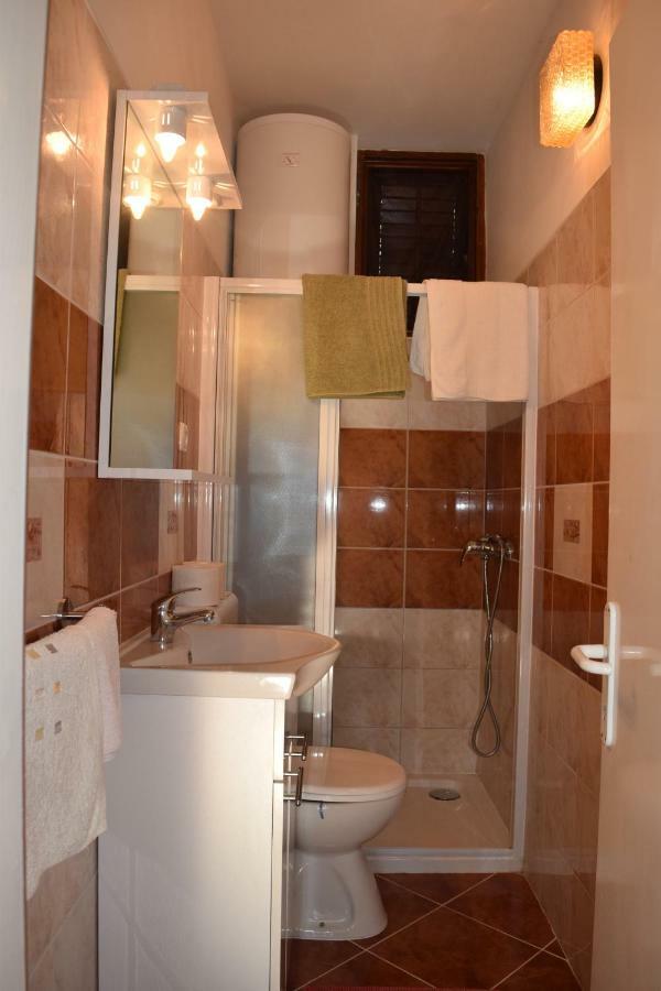 Apartmani Andela I Mladen Debelic 라브 외부 사진