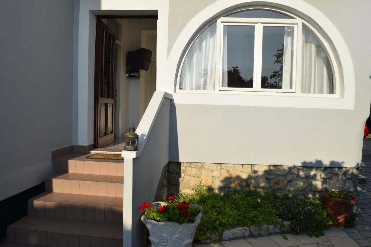 Apartmani Andela I Mladen Debelic 라브 외부 사진