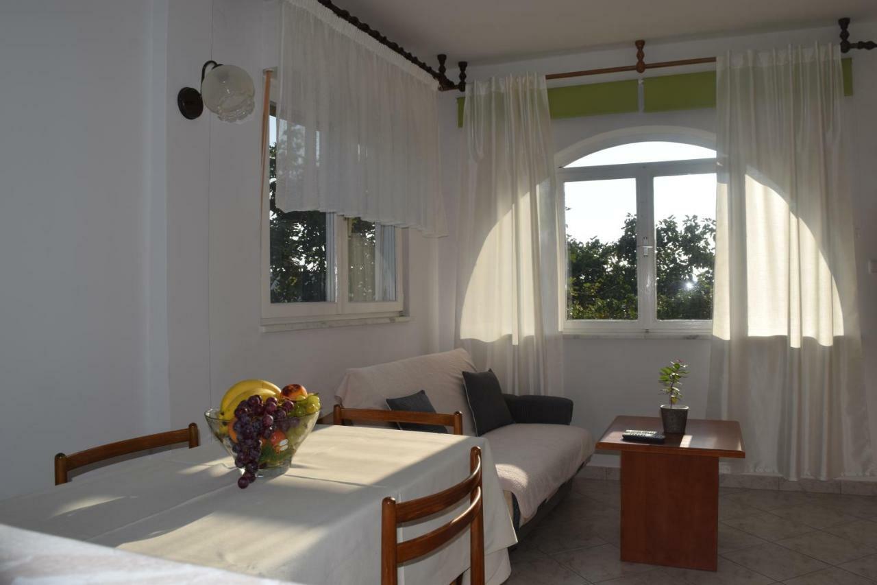 Apartmani Andela I Mladen Debelic 라브 외부 사진