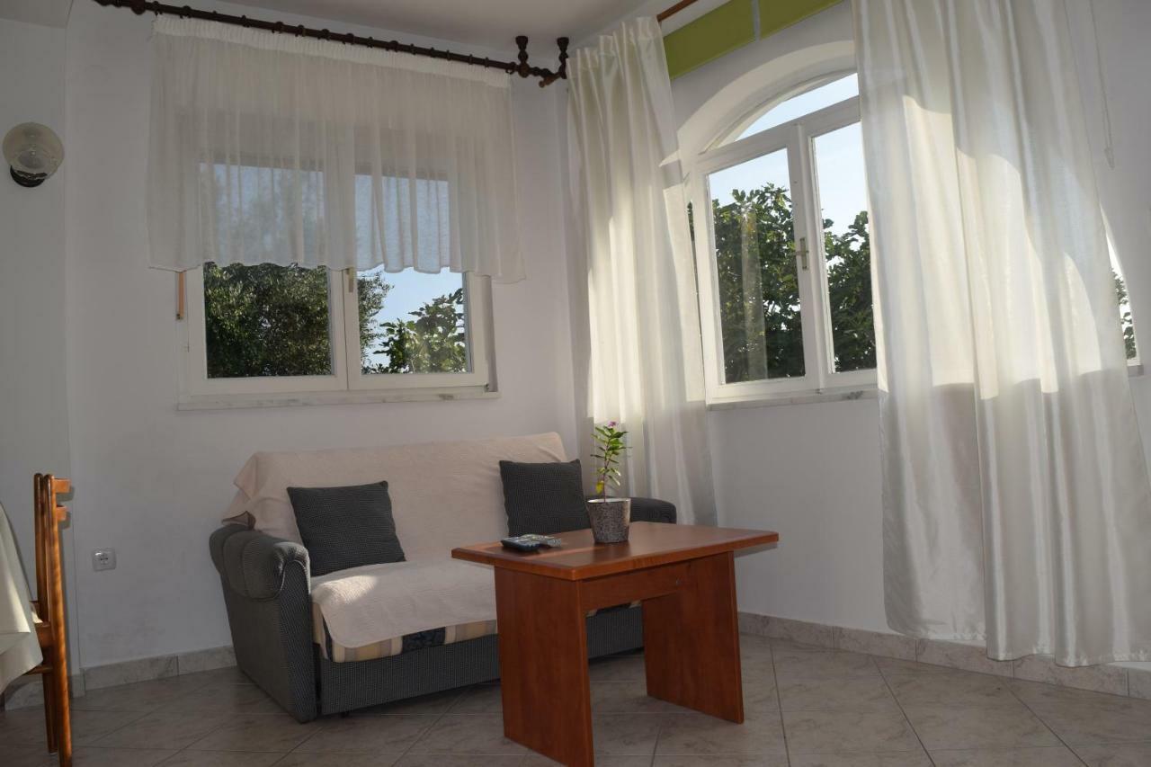 Apartmani Andela I Mladen Debelic 라브 외부 사진