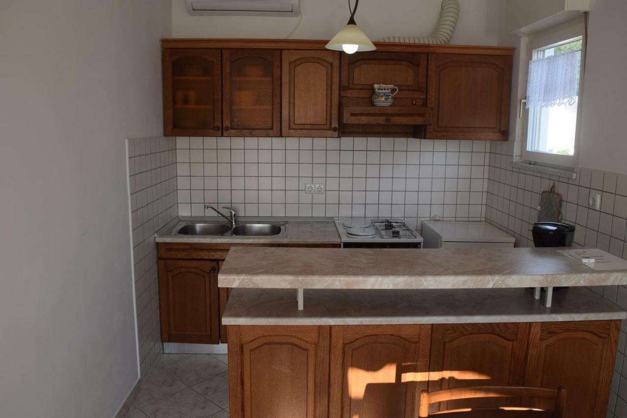 Apartmani Andela I Mladen Debelic 라브 외부 사진